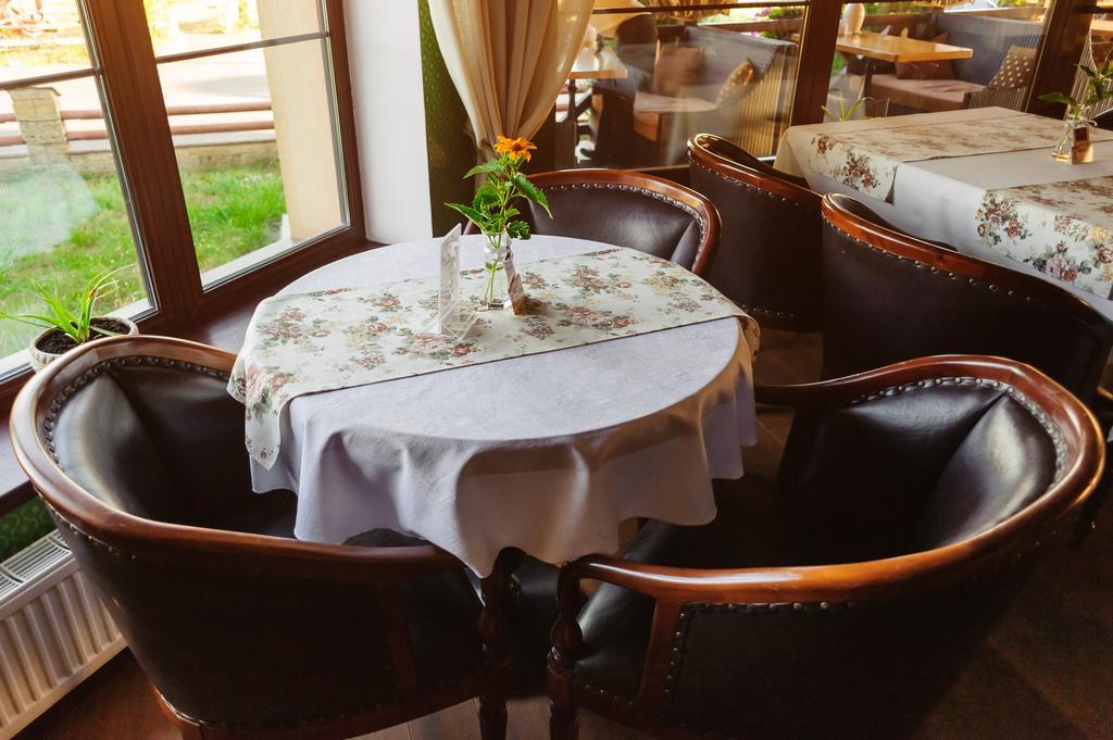Hotel Zolota Pidkova Kozlin Buitenkant foto